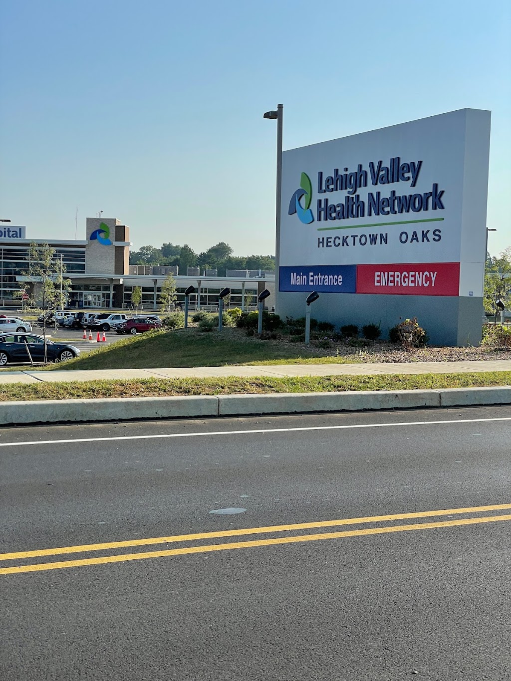 Emergency Room at Lehigh Valley Hospital–Hecktown Oaks | 3780 Hecktown Rd, Easton, PA 18045 | Phone: (484) 561-6570