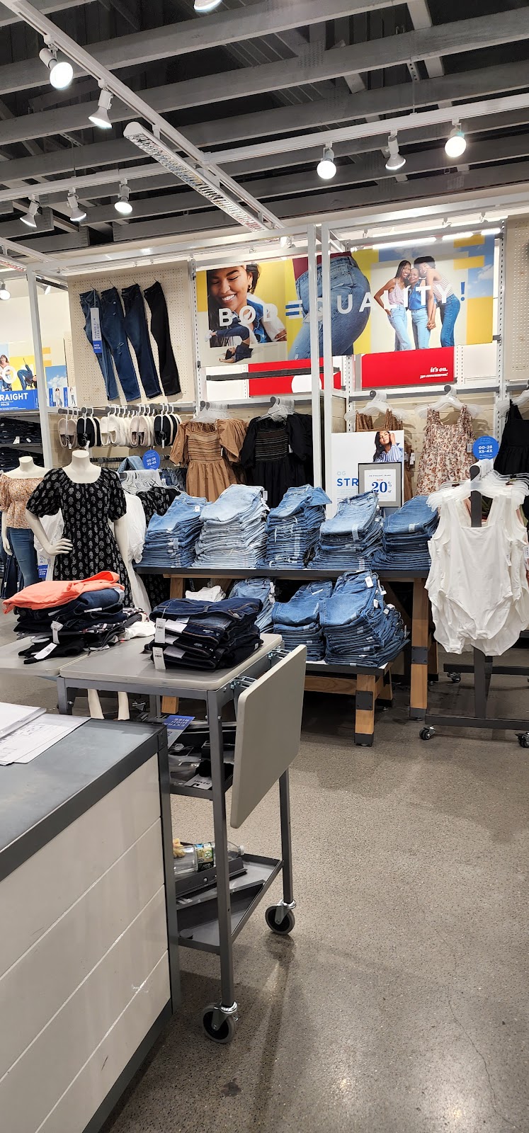 Old Navy Outlet | 624 Race Track Lane, Central Valley, NY 10917 | Phone: (845) 928-6992