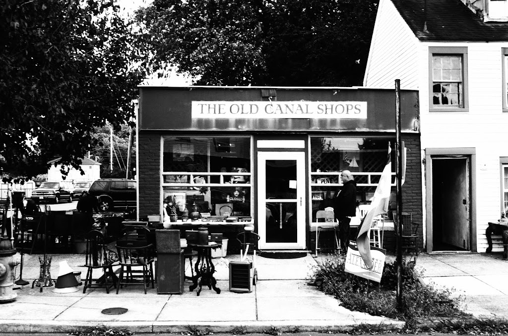 Old Canal Shops | 129 Clinton St, Delaware City, DE 19706 | Phone: (302) 834-5262