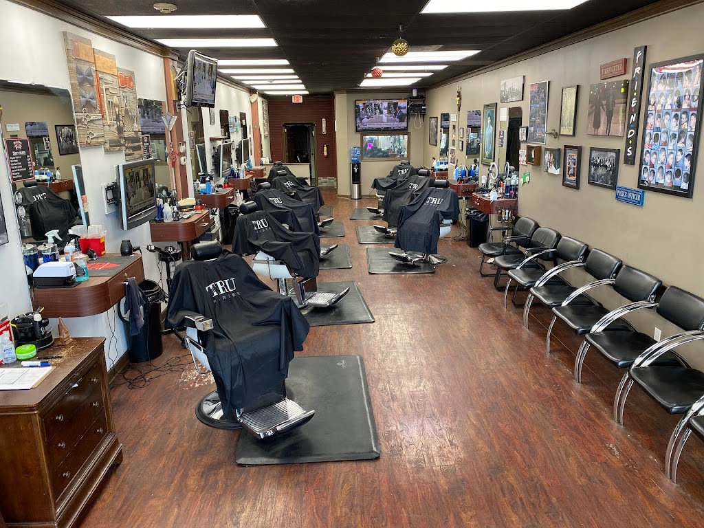 Mens Club Barber Shop | 310 Main St, Holbrook, NY 11741 | Phone: (631) 676-5000