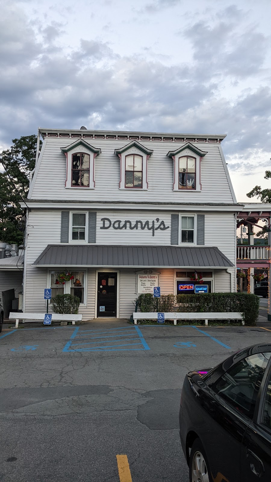 Dannys | 178 Kingston Ave, Wurtsboro, NY 12790 | Phone: (845) 888-2000