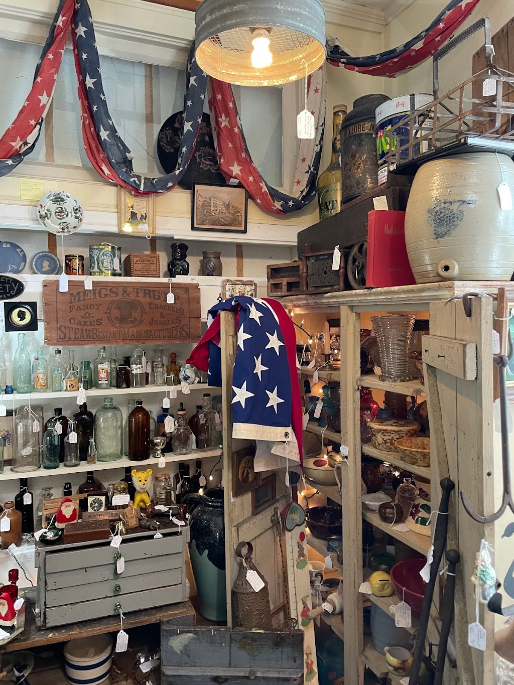Millbrook Antiques Mall | 3301 Franklin Ave, Millbrook, NY 12545 | Phone: (845) 677-9311