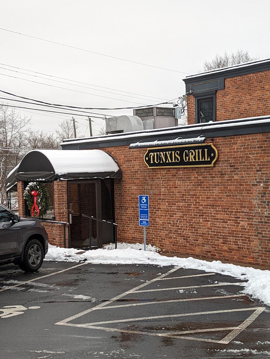 Tunxis Grill & Pizzeria | 3 Tunxis St, Windsor, CT 06095 | Phone: (860) 688-6429