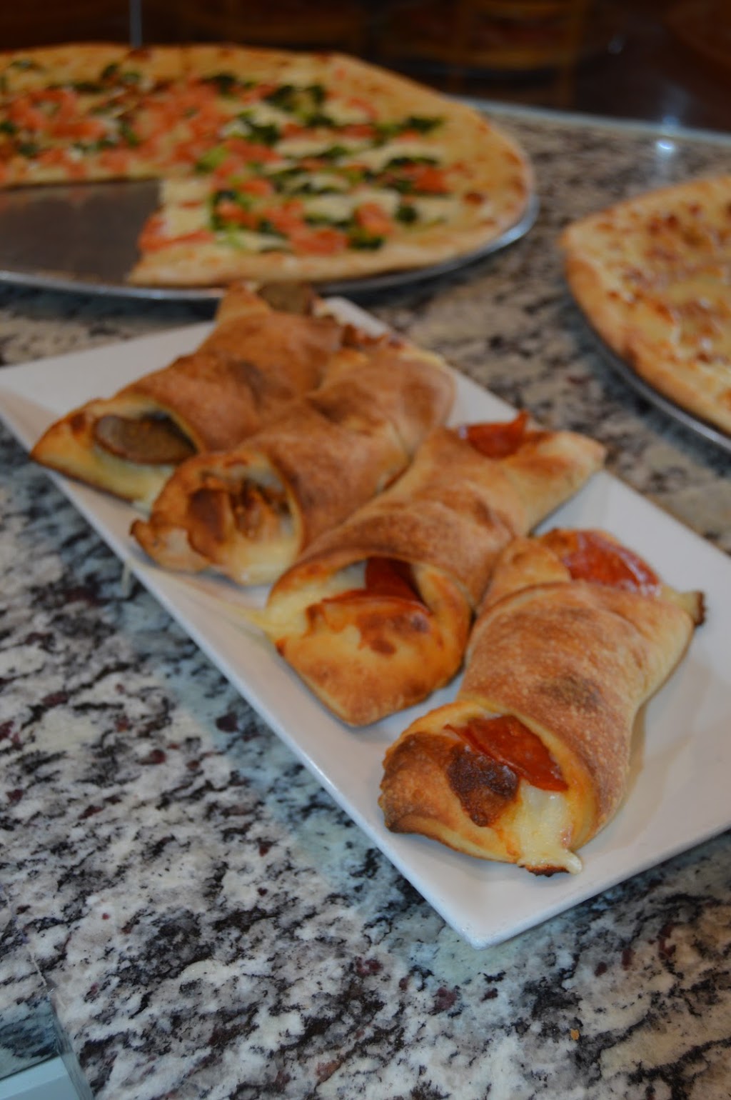 Francos Pizza & Pasta | 228 S Main St, Newtown, CT 06470 | Phone: (203) 270-3548