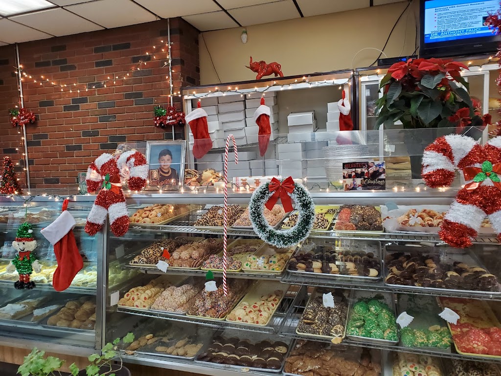 Carmines Italian Bakery | 425 E Main St, Middletown, NY 10940 | Phone: (845) 344-0780