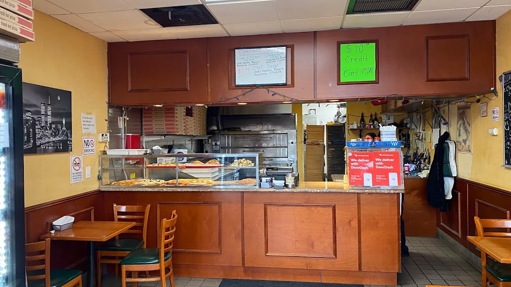 Giovannis Pizza | 1872 Pleasantville Rd #1052, Briarcliff Manor, NY 10510 | Phone: (914) 945-7200