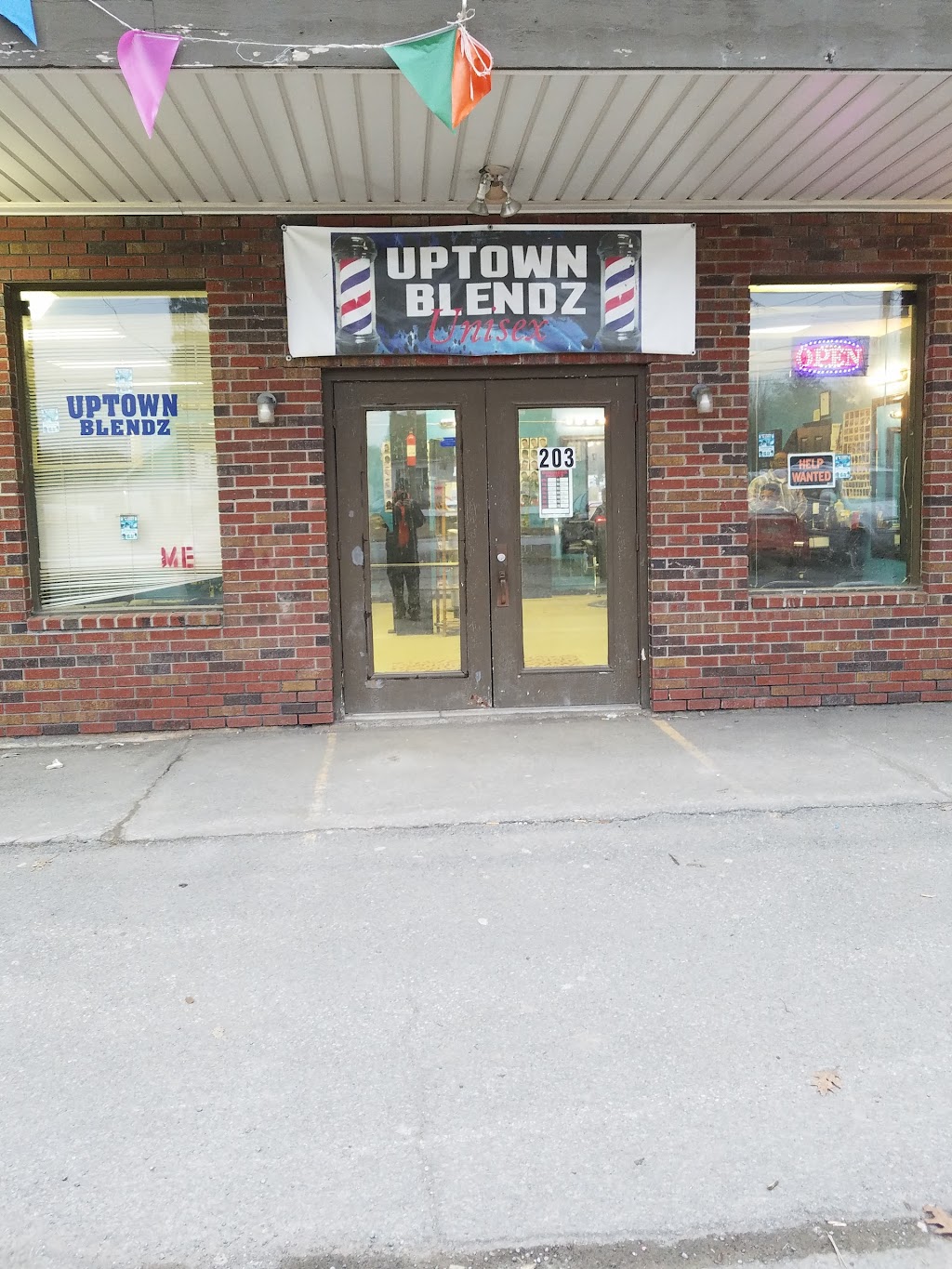 Uptown Blendz | 396 Sterling Rd, Tobyhanna, PA 18466 | Phone: (570) 974-5445