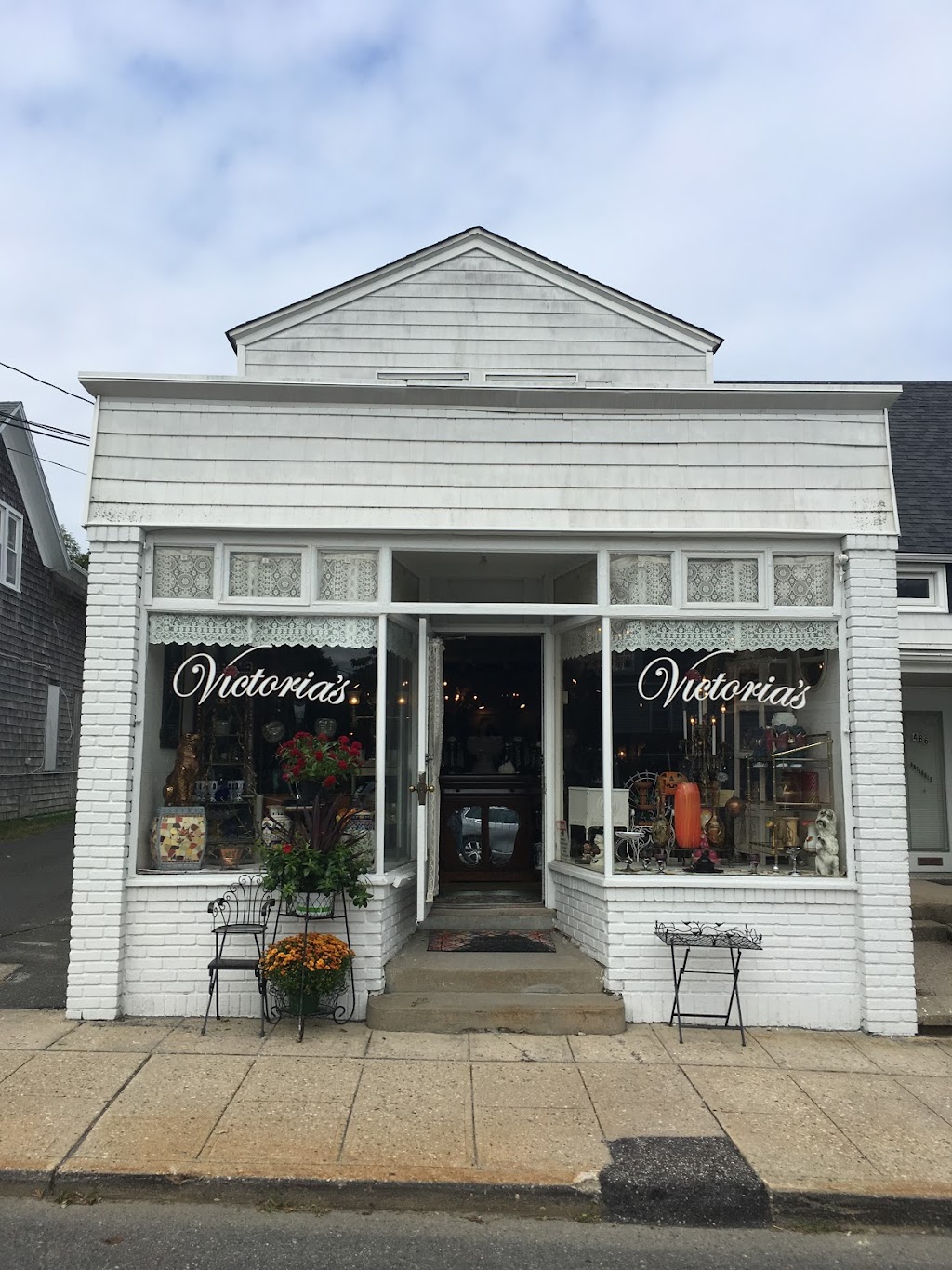 Victorias Antiques | 485 Montauk Hwy, Eastport, NY 11941 | Phone: (631) 325-1280