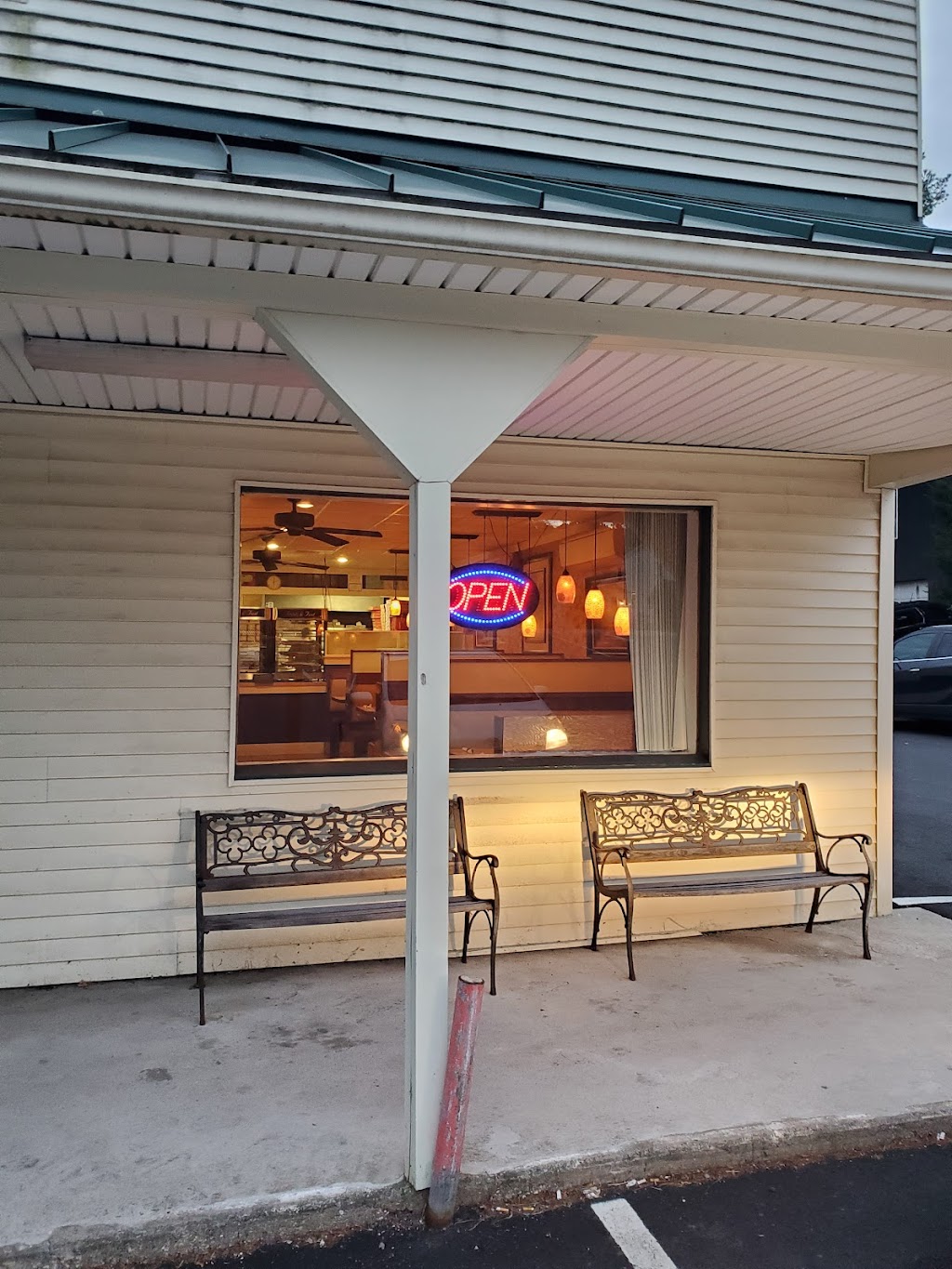 Hometown Pizza II | Kasznay Shopping Center, 157 Litchfield Rd # 1, Harwinton, CT 06791 | Phone: (860) 485-2786
