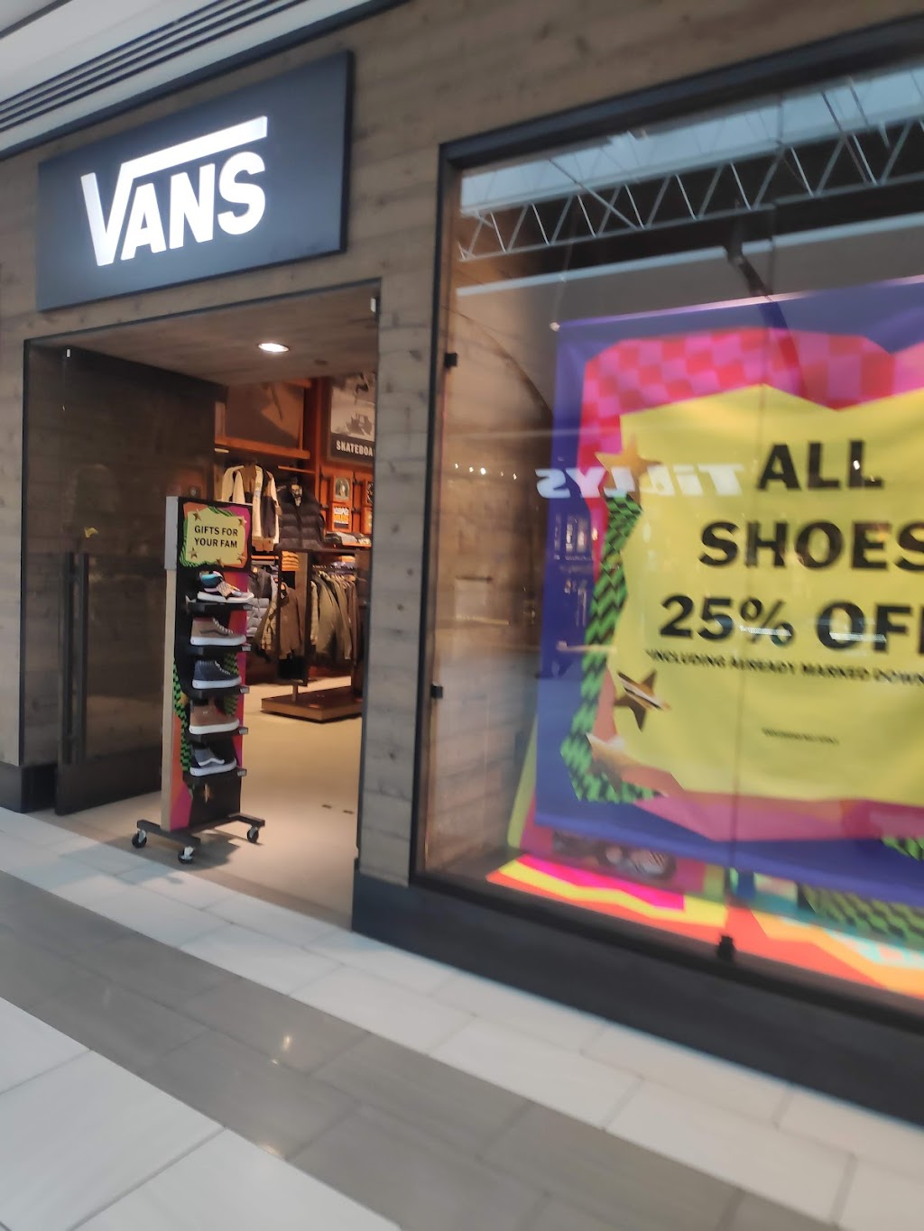 Vans | 1570 Willowbrook Mall, Wayne, NJ 07470 | Phone: (973) 435-3190