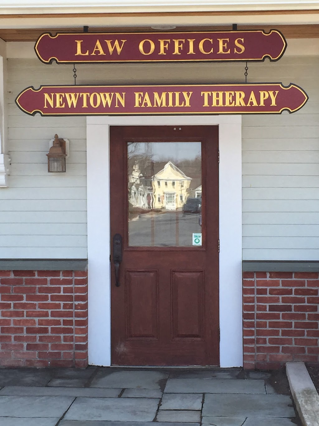 Newtown Family Therapy | 10 Queen St, Newtown, CT 06470 | Phone: (203) 304-9977