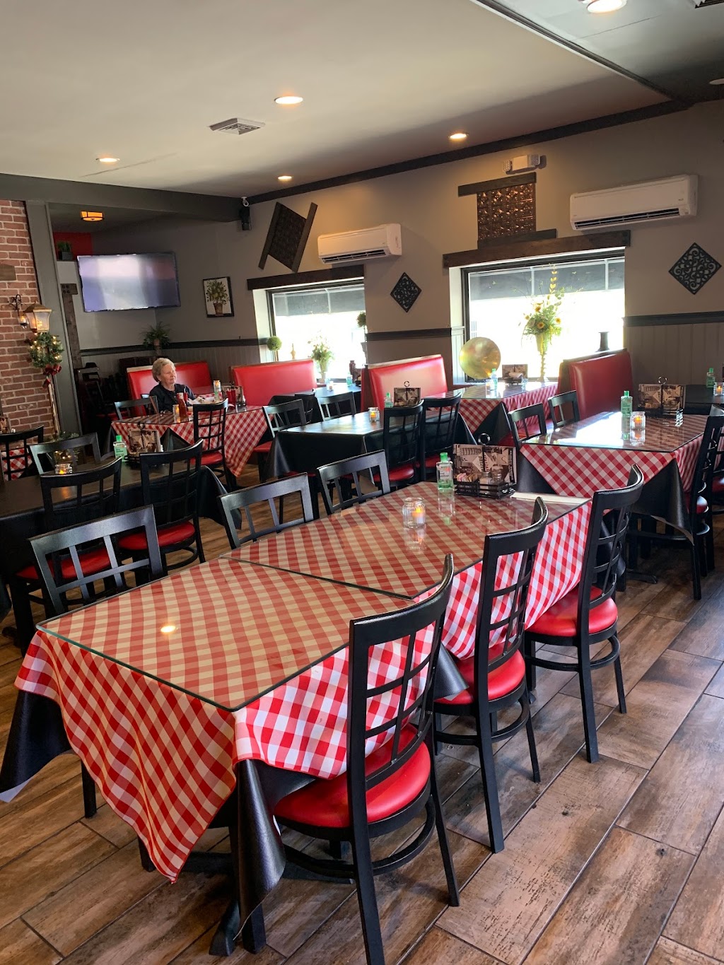 Italian Delite Pizzeria & Restaurant | 734 W Main St, Trappe, PA 19426 | Phone: (610) 454-0172