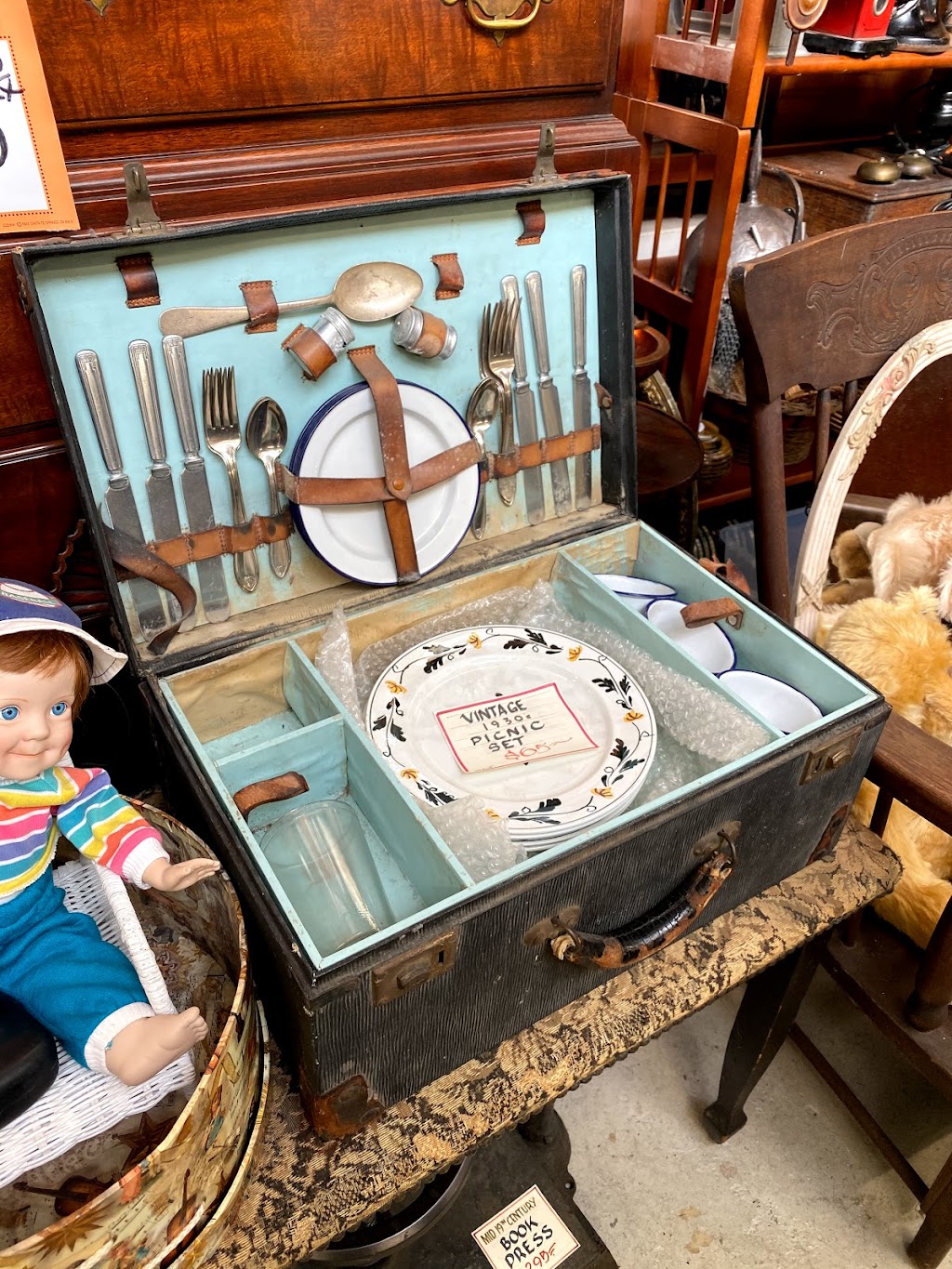 The Greenhouse Antiques And Collectibles | 425 N Country Rd, St James, NY 11780 | Phone: (631) 584-3758