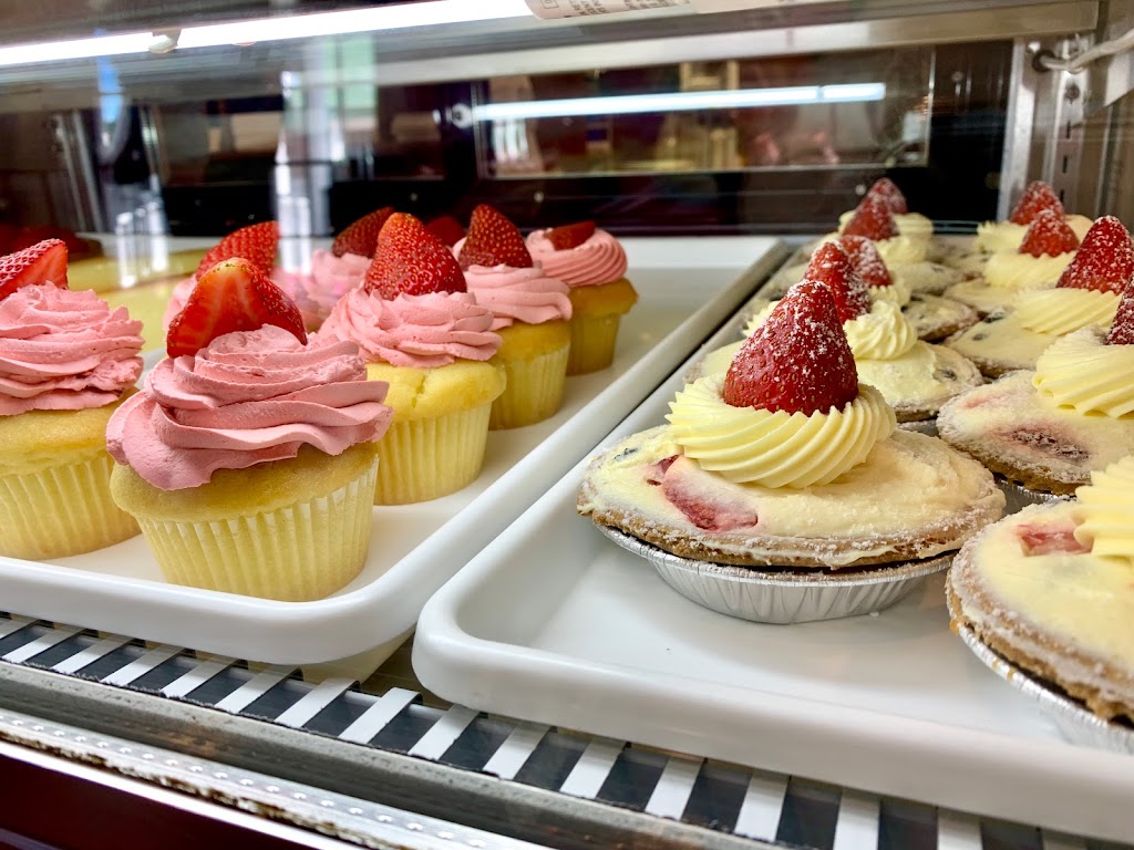 Netties Country Bakery | 366 Railroad Ave, Center Moriches, NY 11934 | Phone: (631) 400-9900