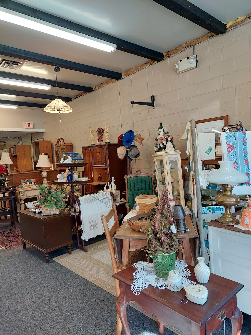 The Antique Warehouse | 3134 S White Horse Pike, Hammonton, NJ 08037 | Phone: (609) 561-2755