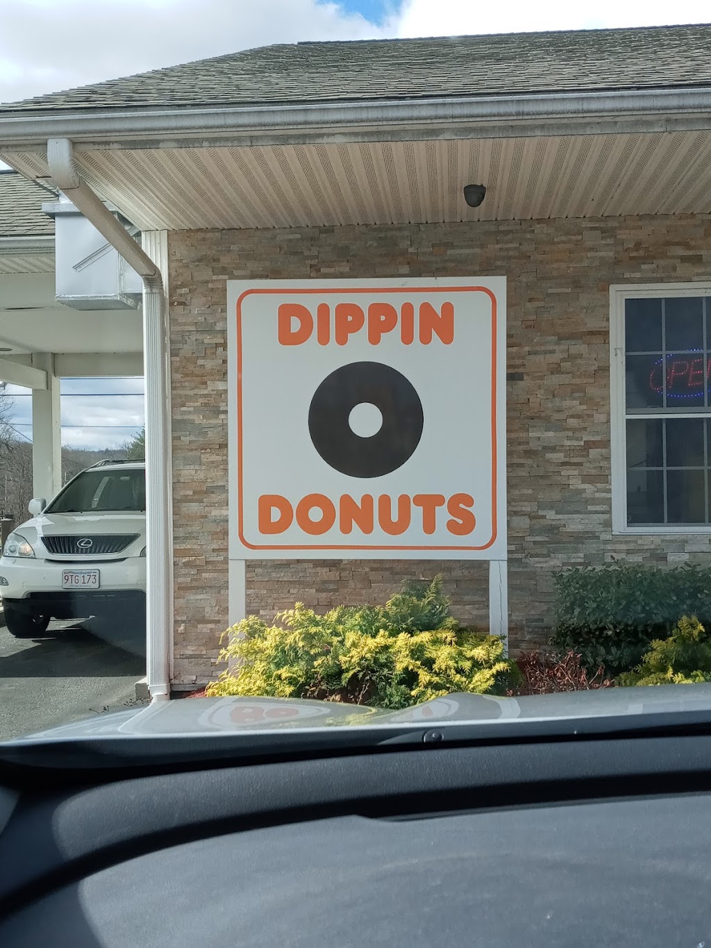 Dippin Donuts | 2730 Main St, West Warren, MA 01092 | Phone: (413) 289-6316