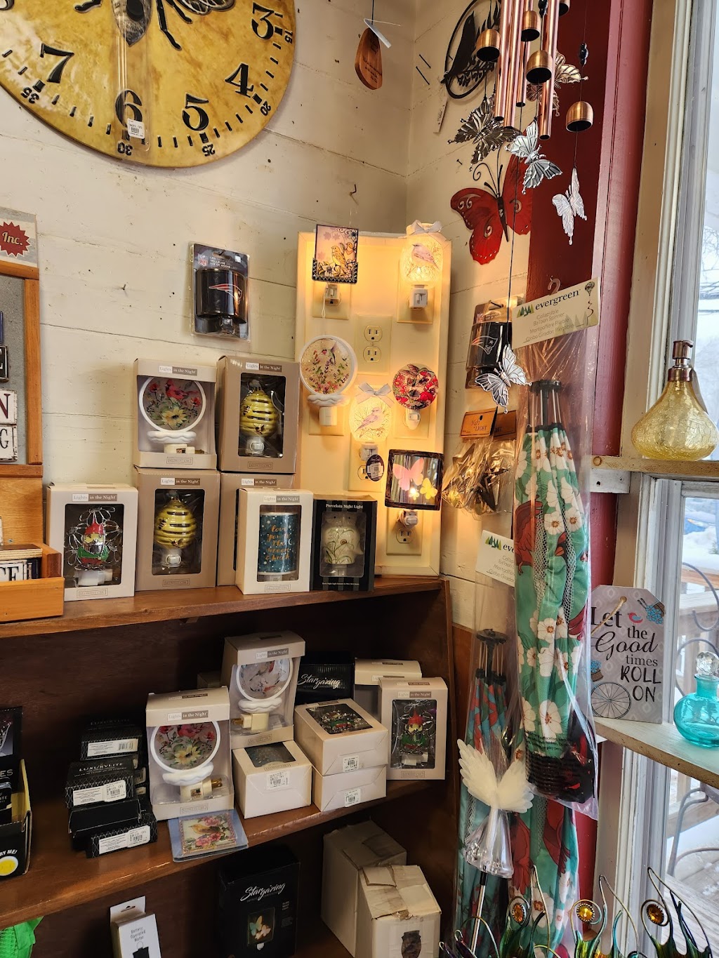 Williamsburg General Store | 12 Main St, Williamsburg, MA 01096 | Phone: (413) 268-3036