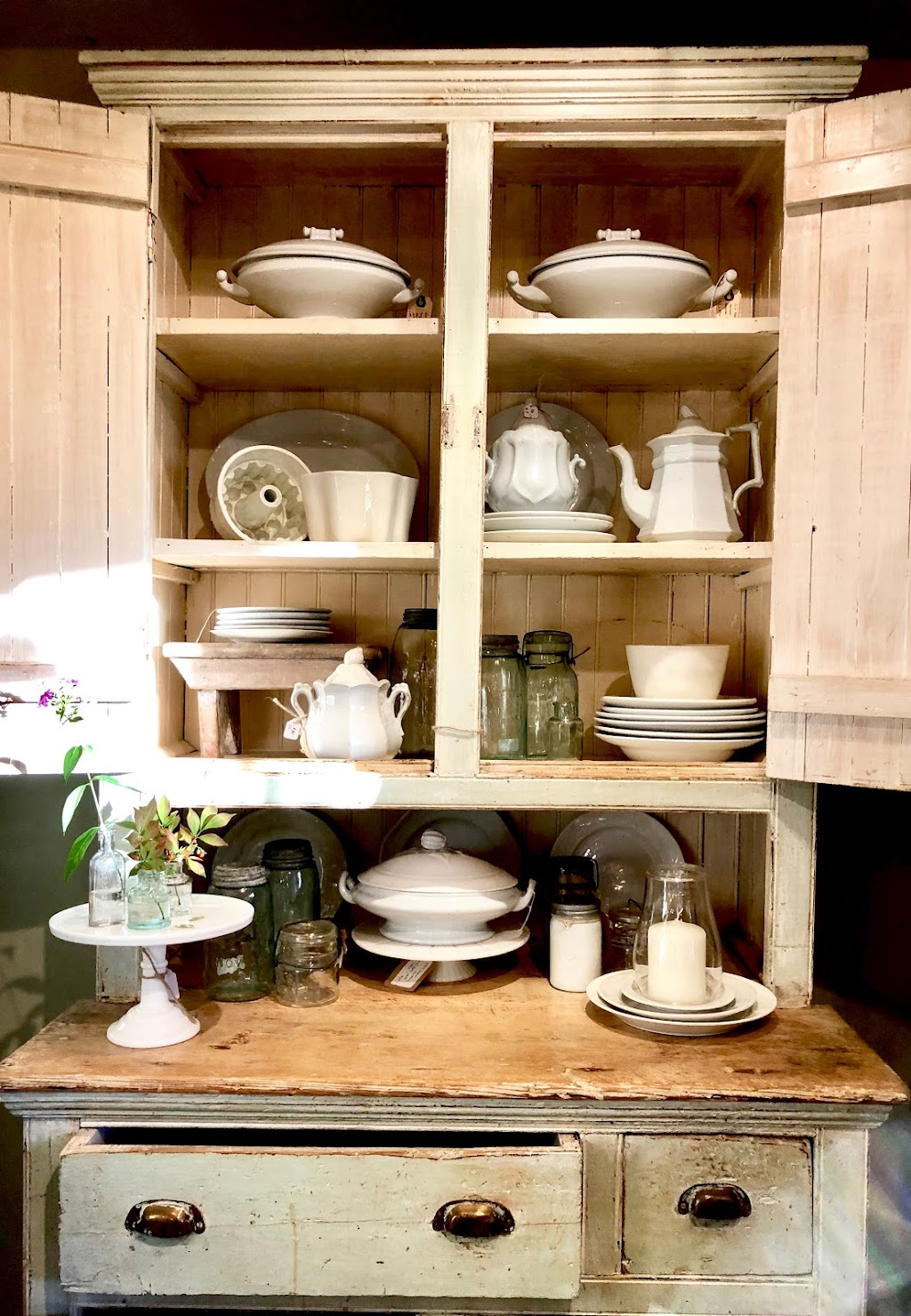 Farmhouse Antiques | 495 Main St S, Woodbury, CT 06798 | Phone: (203) 263-6400