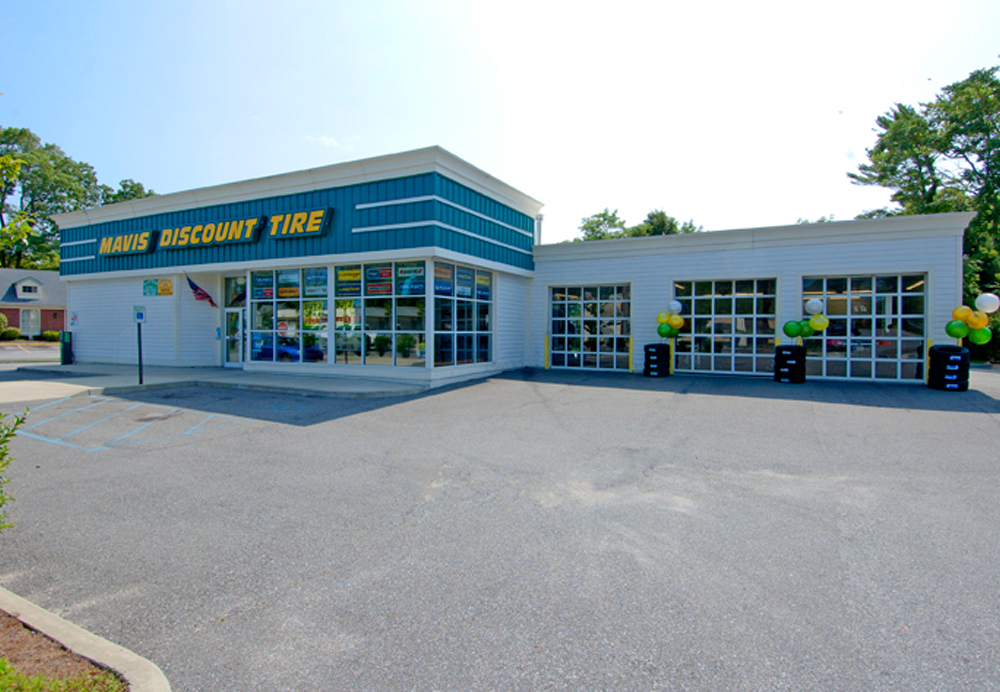 Mavis Discount Tire | 300 W Main St, Bay Shore, NY 11706 | Phone: (631) 892-2164