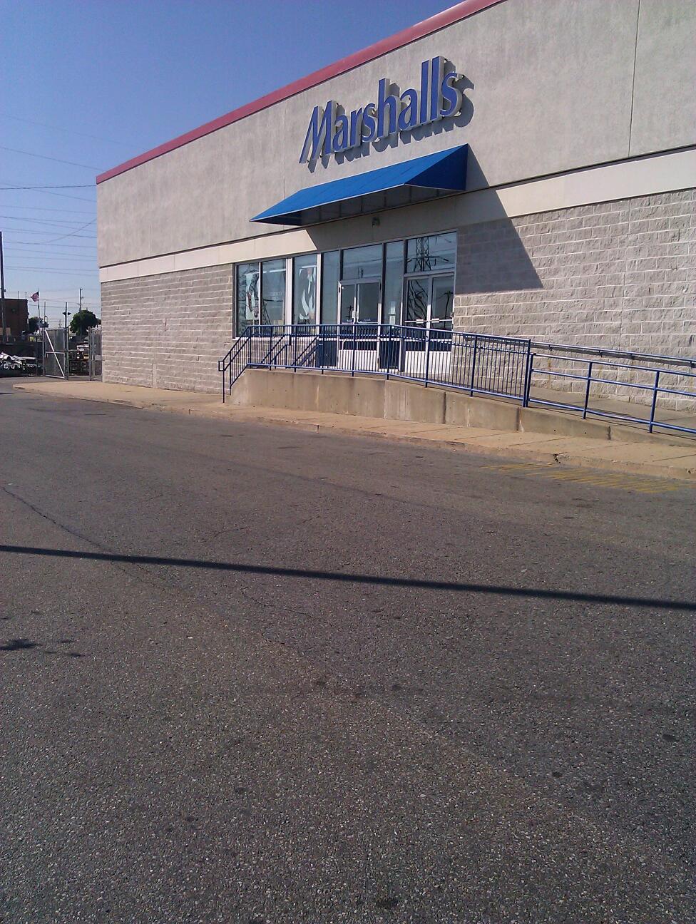 Marshalls | 700 E Hunting Park Ave, Philadelphia, PA 19124 | Phone: (215) 533-9085