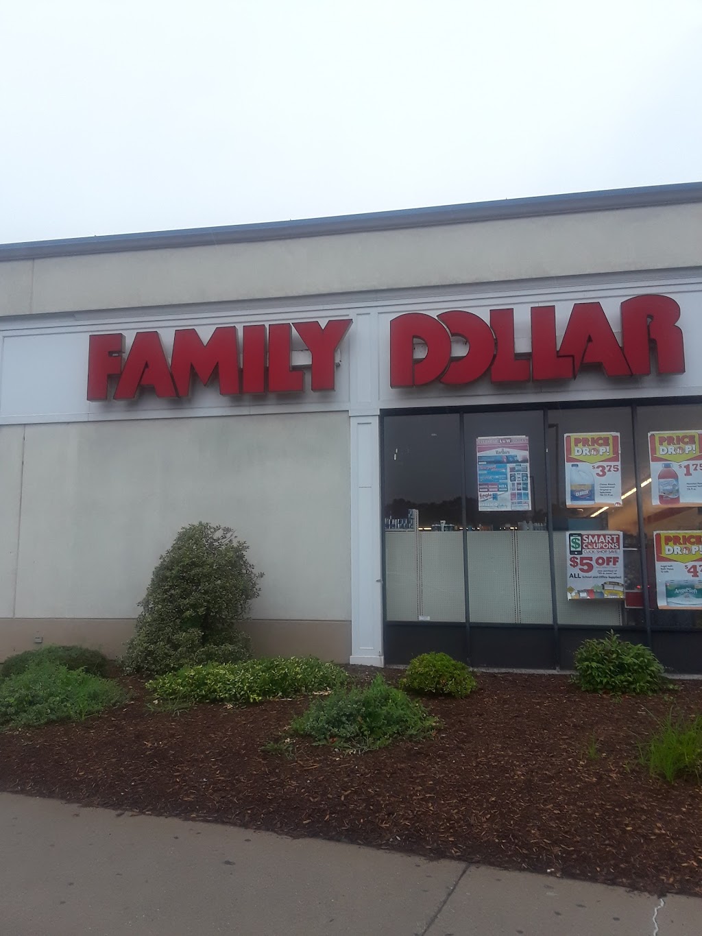 Family Dollar | 684 Foxon Rd, East Haven, CT 06513 | Phone: (203) 974-4436