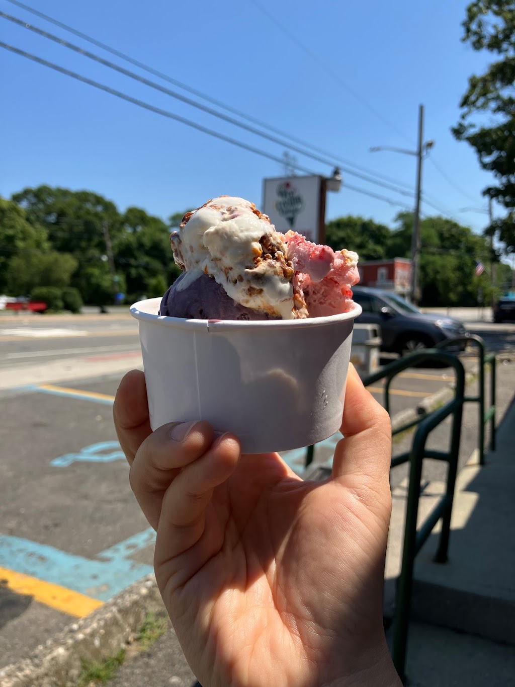 Ice Cream Cottage | 1590 Montauk Hwy, Mastic, NY 11950 | Phone: (631) 395-3580