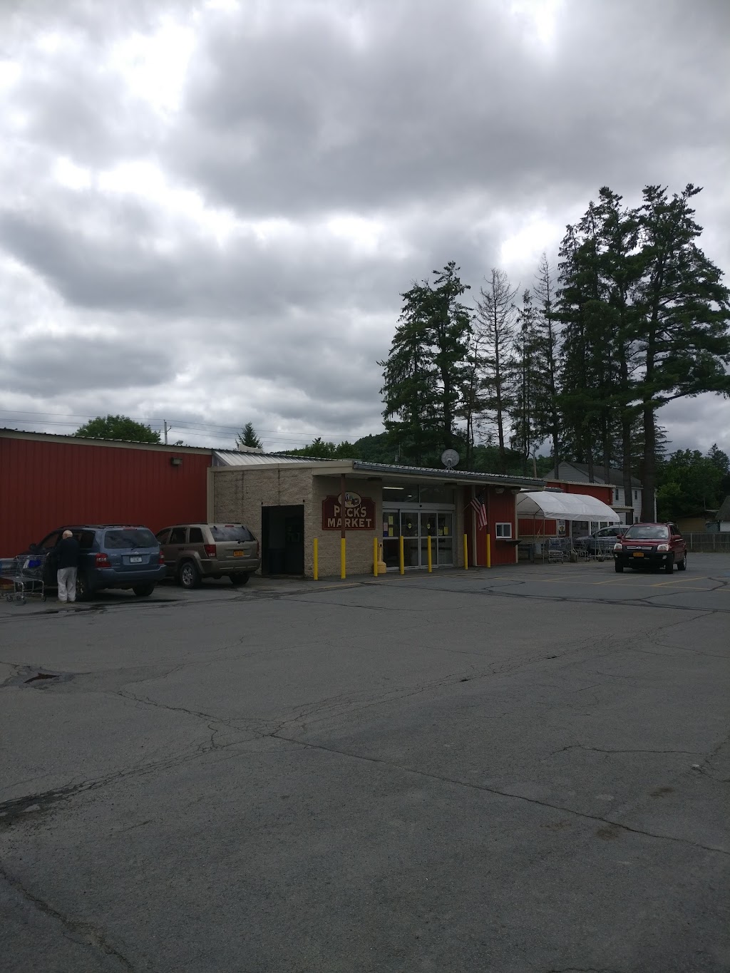 Pecks Market | 29 Main St, Livingston Manor, NY 12758 | Phone: (845) 439-4091