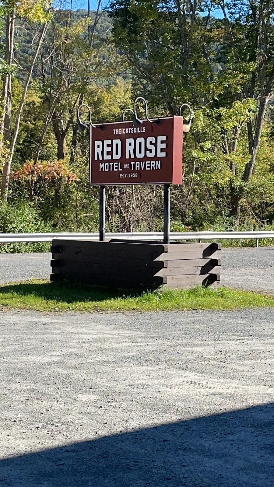 The Red Rose Motel | 21677 Old Route 17, Roscoe, NY 12776 | Phone: (607) 290-4333