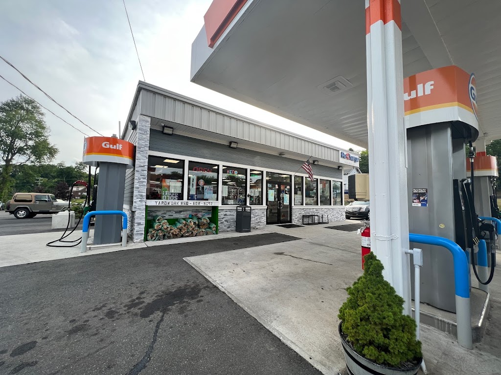 Gulf gasoline | 100 Main St, East Hampton, CT 06424 | Phone: (860) 267-1990