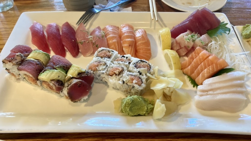 Akebono Fusion Sushi | 252 Broadway, Huntington, NY 11743 | Phone: (631) 262-8800
