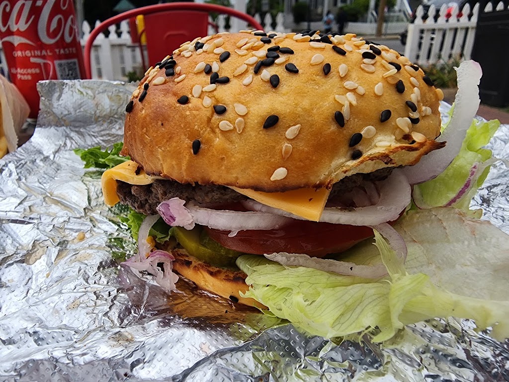 Gimme Burger | 39 E Main St, Oyster Bay, NY 11771 | Phone: (516) 922-3300