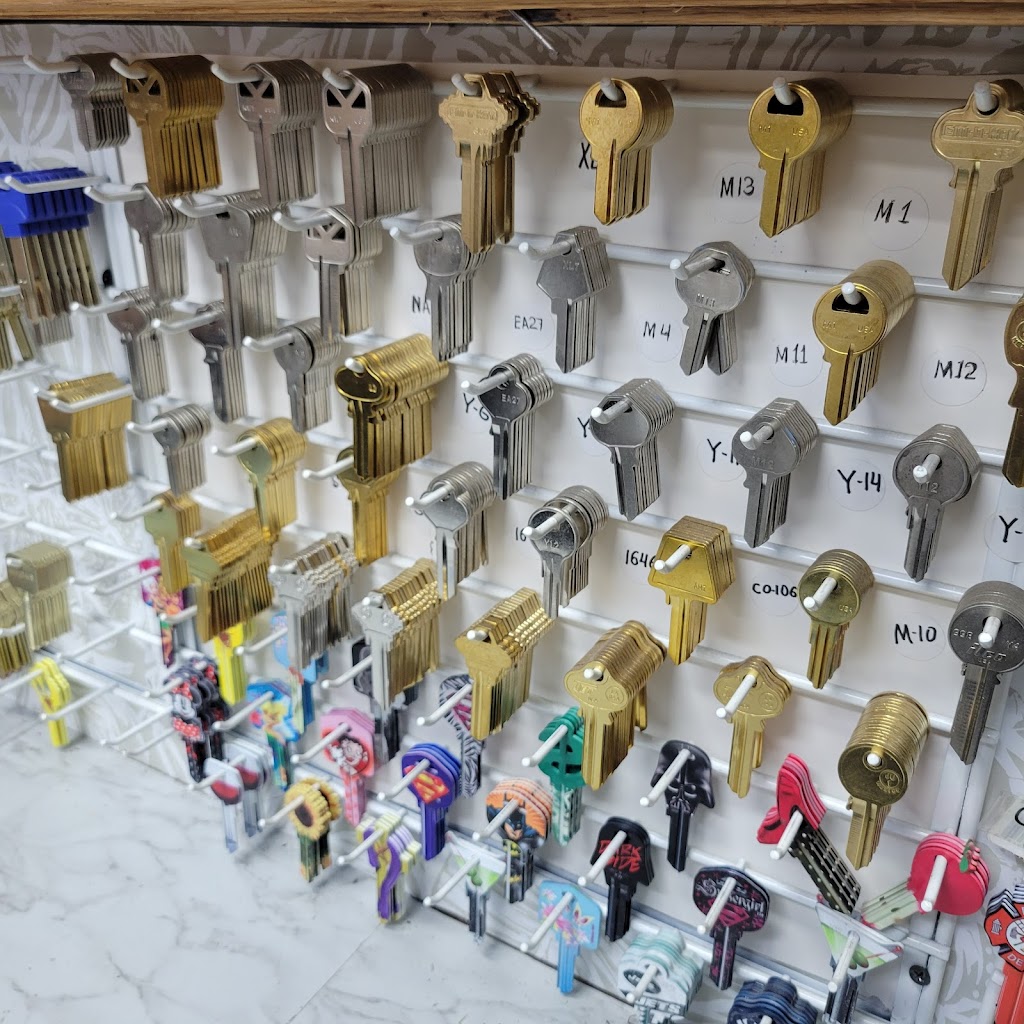 Tribeca Locksmith & Key Copy | 59 Beach St, New York, NY 10013 | Phone: (212) 518-4370