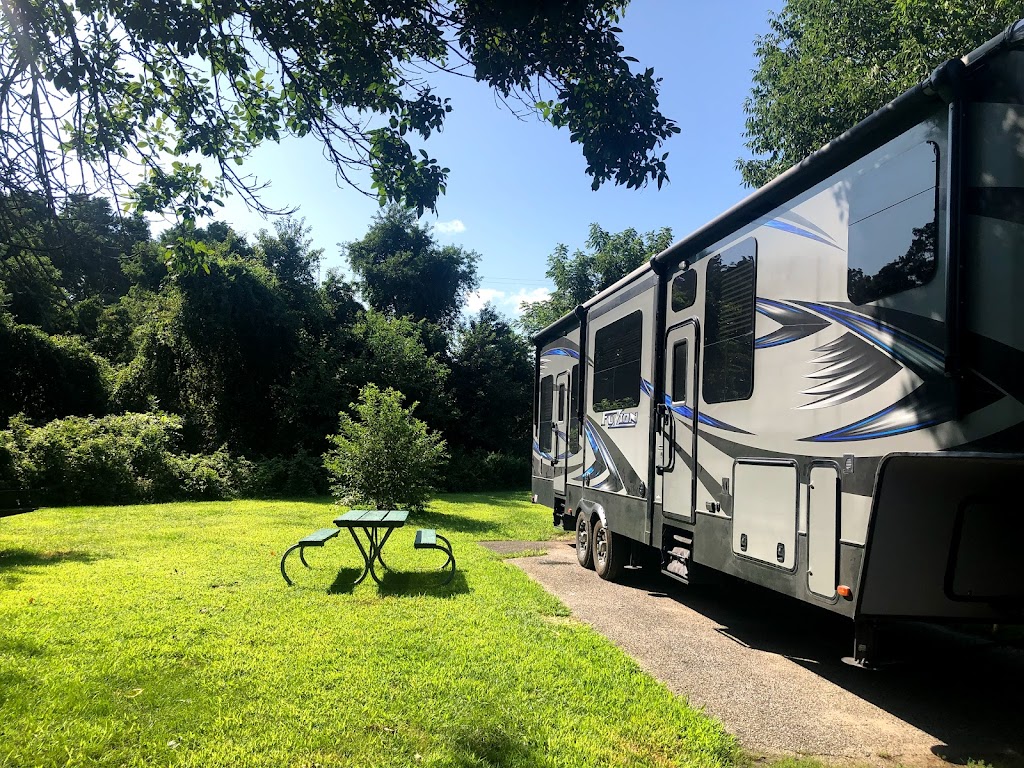 Battle Row Campground | 1 Claremont Rd, Old Bethpage, NY 11804 | Phone: (516) 572-8690