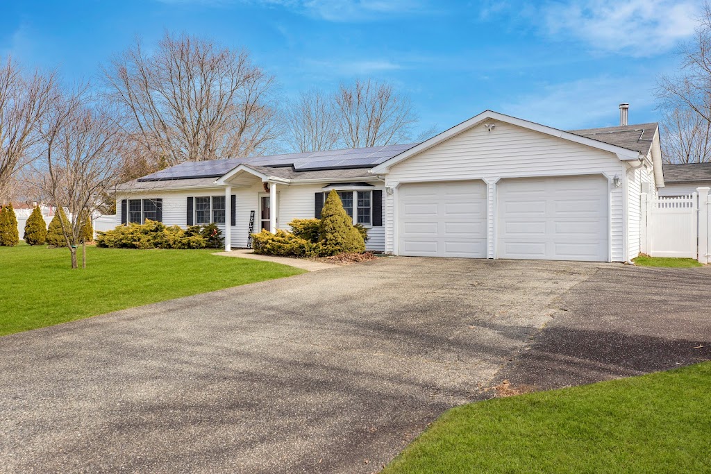 Rosanne DAgostino at Douglas Elliman Real Estate | 300 Main St, Setauket- East Setauket, NY 11733 | Phone: (631) 944-0874