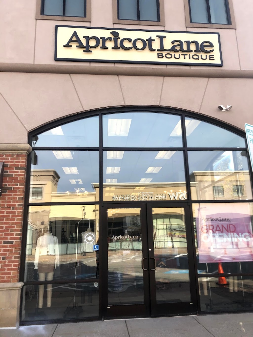 Apricot Lane Boutique | 121 Market St Suite 6, Collegeville, PA 19426 | Phone: (484) 961-8297