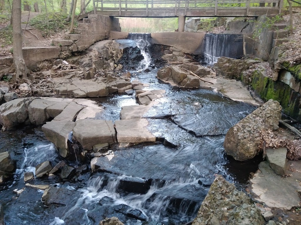 Flat Rock Brook Nature Center | 288 Jones Rd, Englewood, NJ 07631 | Phone: (201) 567-1265