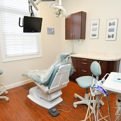 Gary A. Rosenfeld DDS | 228 E Main St, East Islip, NY 11730 | Phone: (631) 581-8600