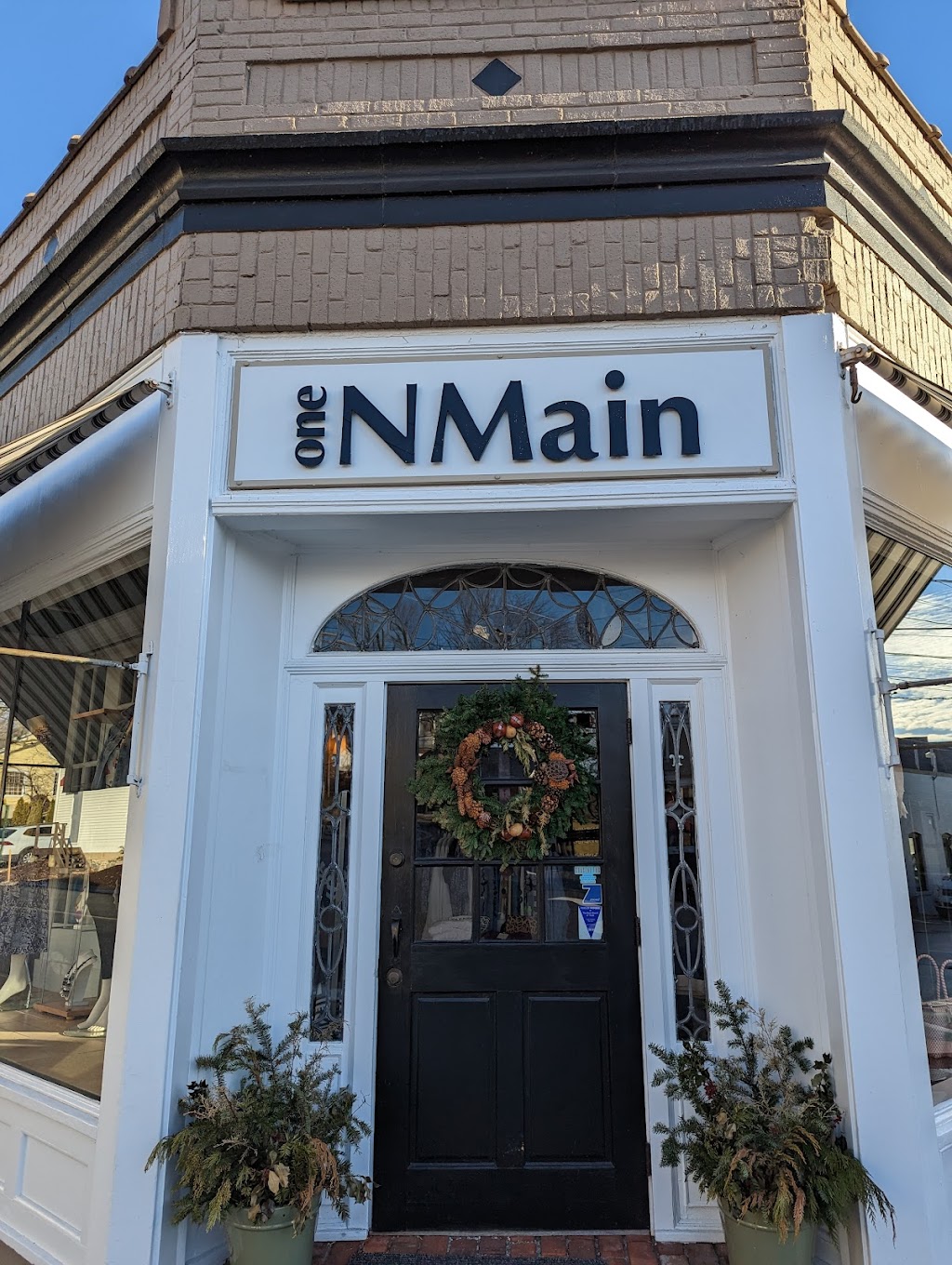 One N Main | 1 N Main St, Essex, CT 06426 | Phone: (860) 767-2559