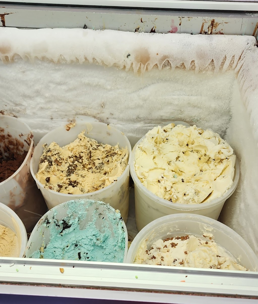Snowflake Ice Cream Shoppe | 1148 W Main St, Riverhead, NY 11901 | Phone: (631) 727-4394