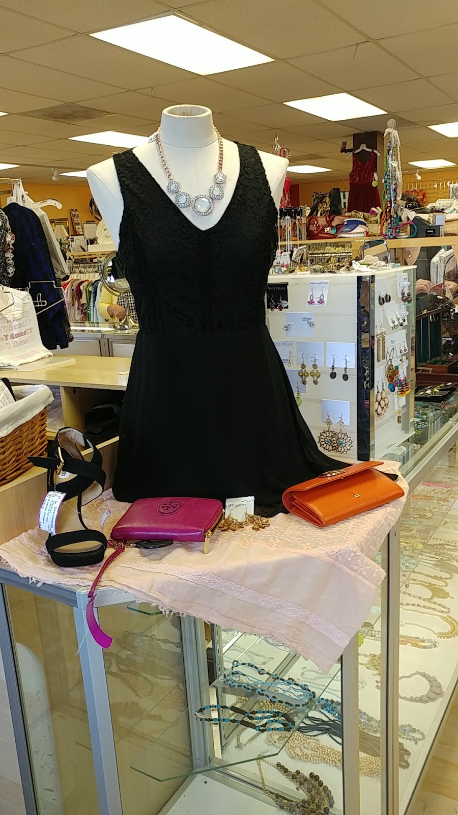 Uptown Consignment | 781 Cromwell Ave, Rocky Hill, CT 06067 | Phone: (860) 257-1661