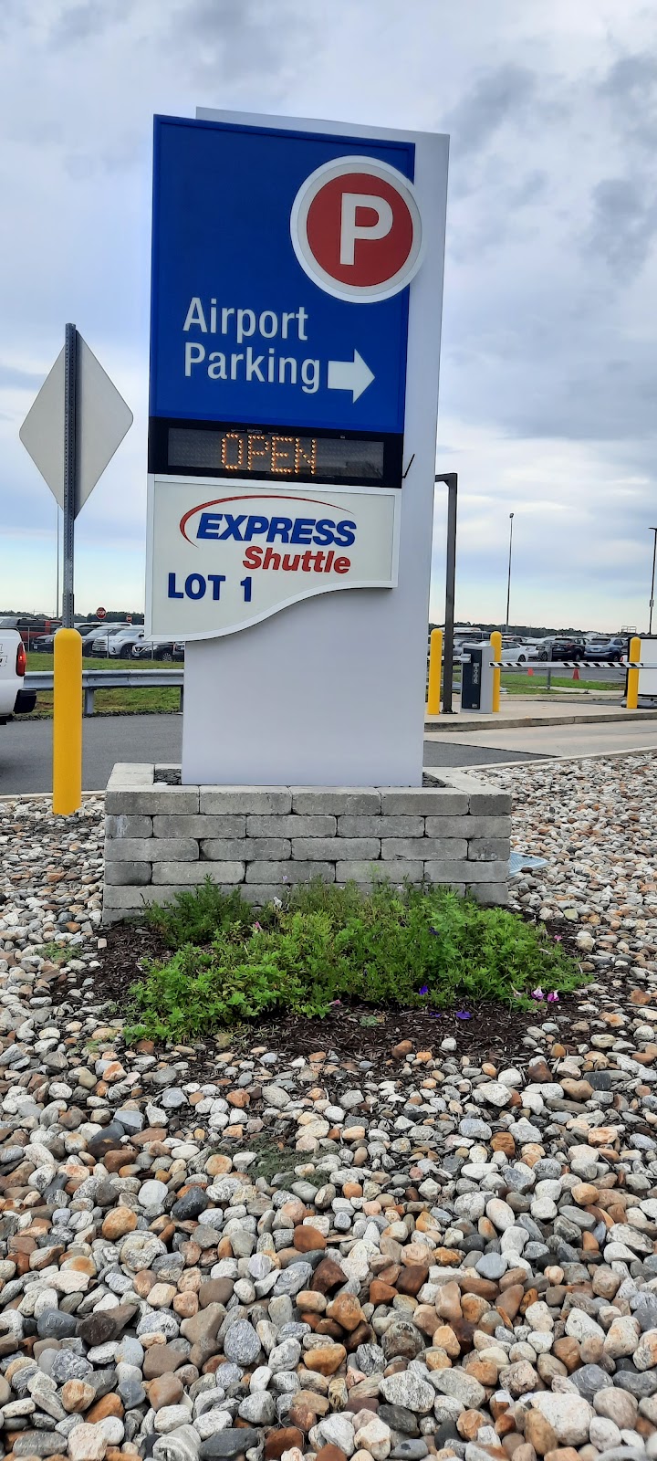 Express Lot 1 at Bradley International Airport | BDL INTL AIRPORT, Windsor Locks, CT 06096 | Phone: (860) 627-3555