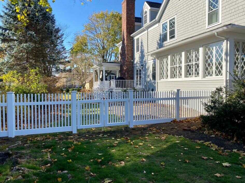 Sunrise Custom Fence East Inc. | 1139 Station Rd Unit 14, Medford, NY 11763 | Phone: (631) 474-8650