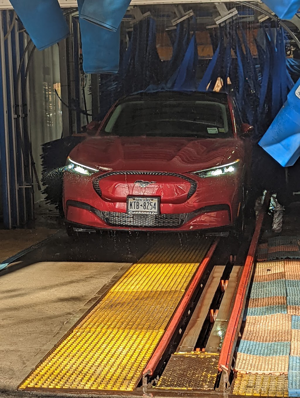 Dip-In Car Wash | 712 Mamaroneck Ave, Mamaroneck, NY 10543 | Phone: (914) 698-9515