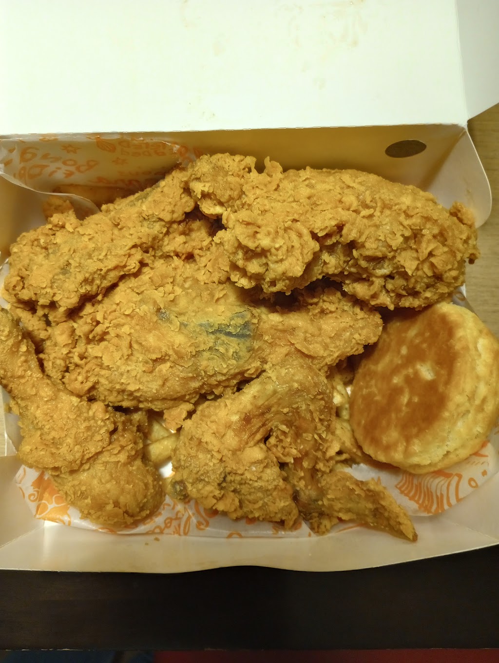 Popeyes Louisiana Kitchen | 60 N Research Pl, Central Islip, NY 11722 | Phone: (631) 439-0966