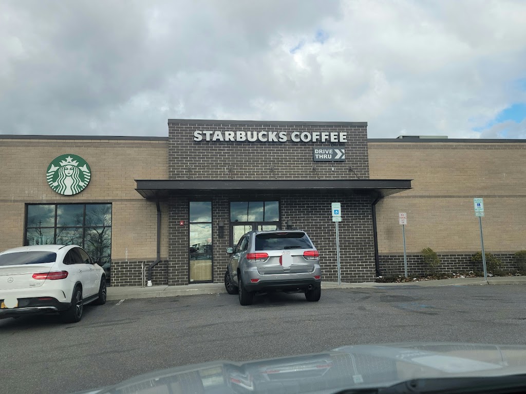 Starbucks | 2015 Broadhollow Road, Broadhollow Rd, Farmingdale, NY 11735 | Phone: (631) 755-0028