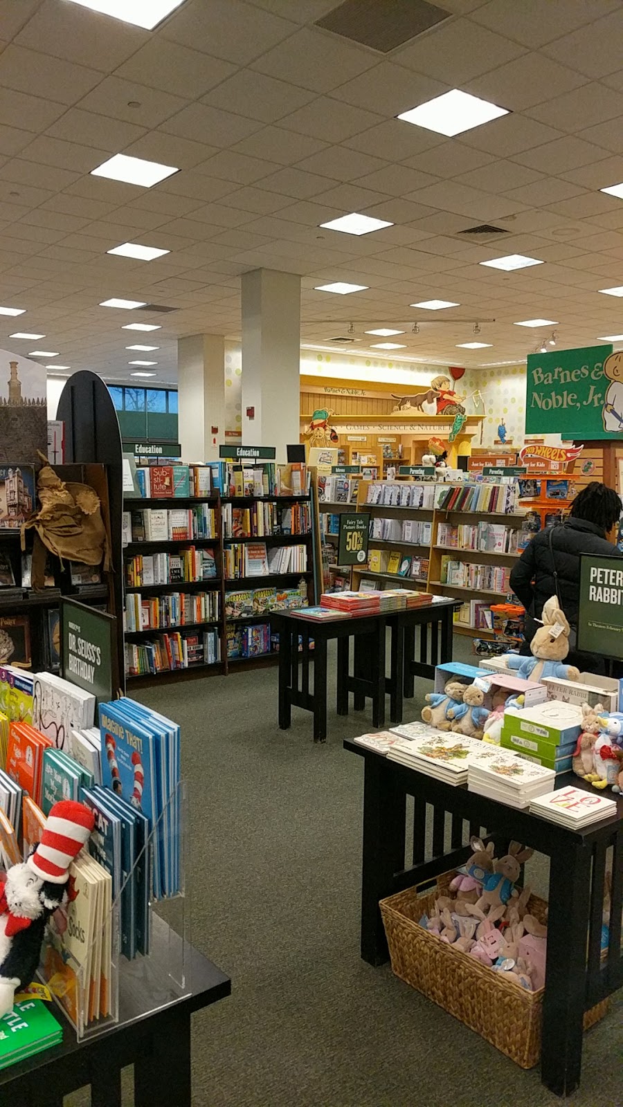 Barnes & Noble | The Metroplex, 2300 Chemical Rd, Plymouth Meeting, PA 19462 | Phone: (610) 567-2900