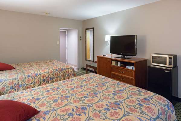 Rodeway Inn Milford - I-84 | 240 US-6, Milford, PA 18337 | Phone: (570) 296-9444