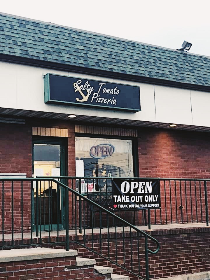 Salty Tomato Pizzeria | 18 Ocean Ave, West Haven, CT 06516 | Phone: (203) 932-5353