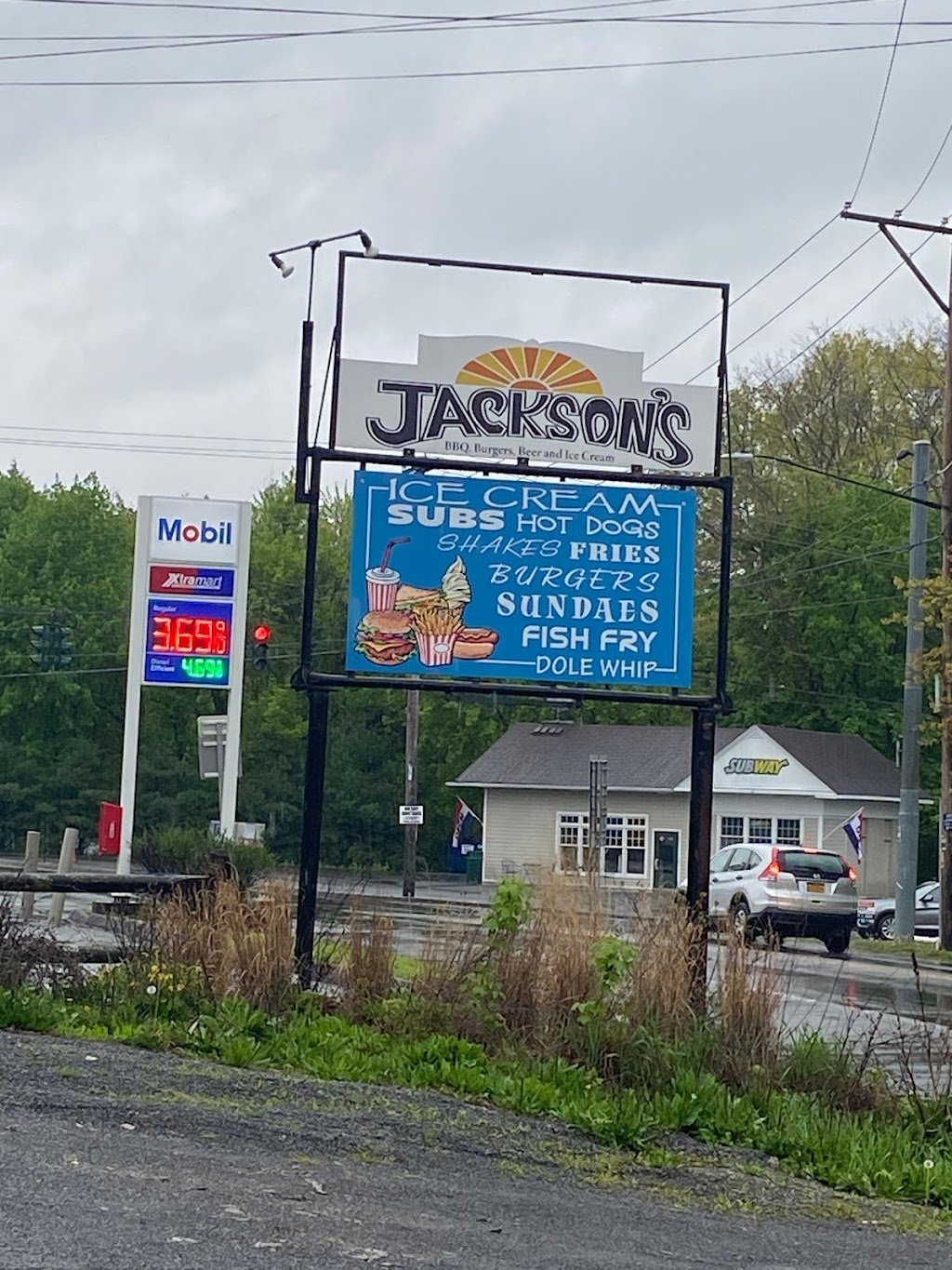 Jacksons BBQ, Beer, Ice Cream & More | 14 NY-9H, Claverack, NY 12513 | Phone: (518) 697-8888