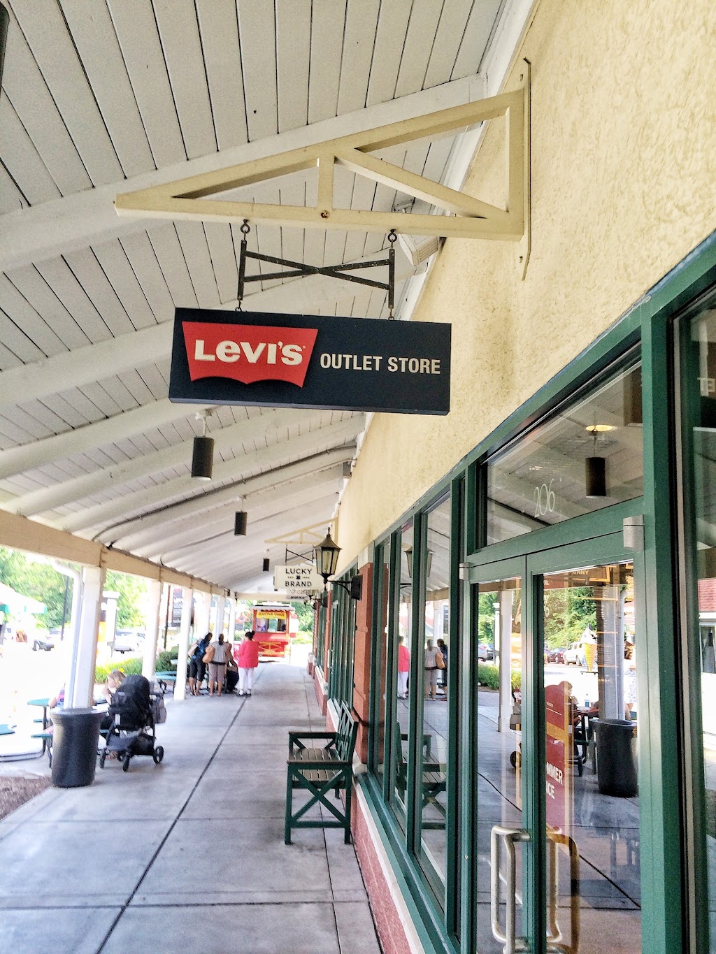 Levi’s Outlet Store | 20-A Killingworth Turnpike #206, Clinton, CT 06413 | Phone: (860) 664-4172